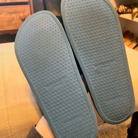 Givenchy unisex pool slides - Picture 3 of 3
